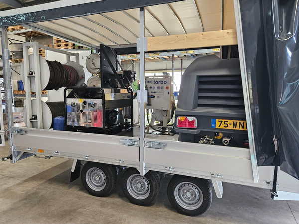 Modern materieel van Van den Bogaart Gevelrenovatie